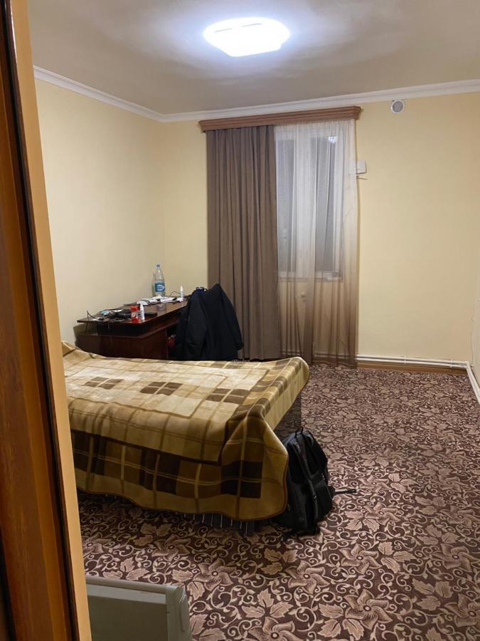 Friend'S House Rooms Near Airport Ghukasavan Bagian luar foto